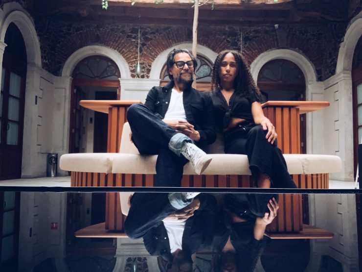 Travel couple Mexico City Pull letters image